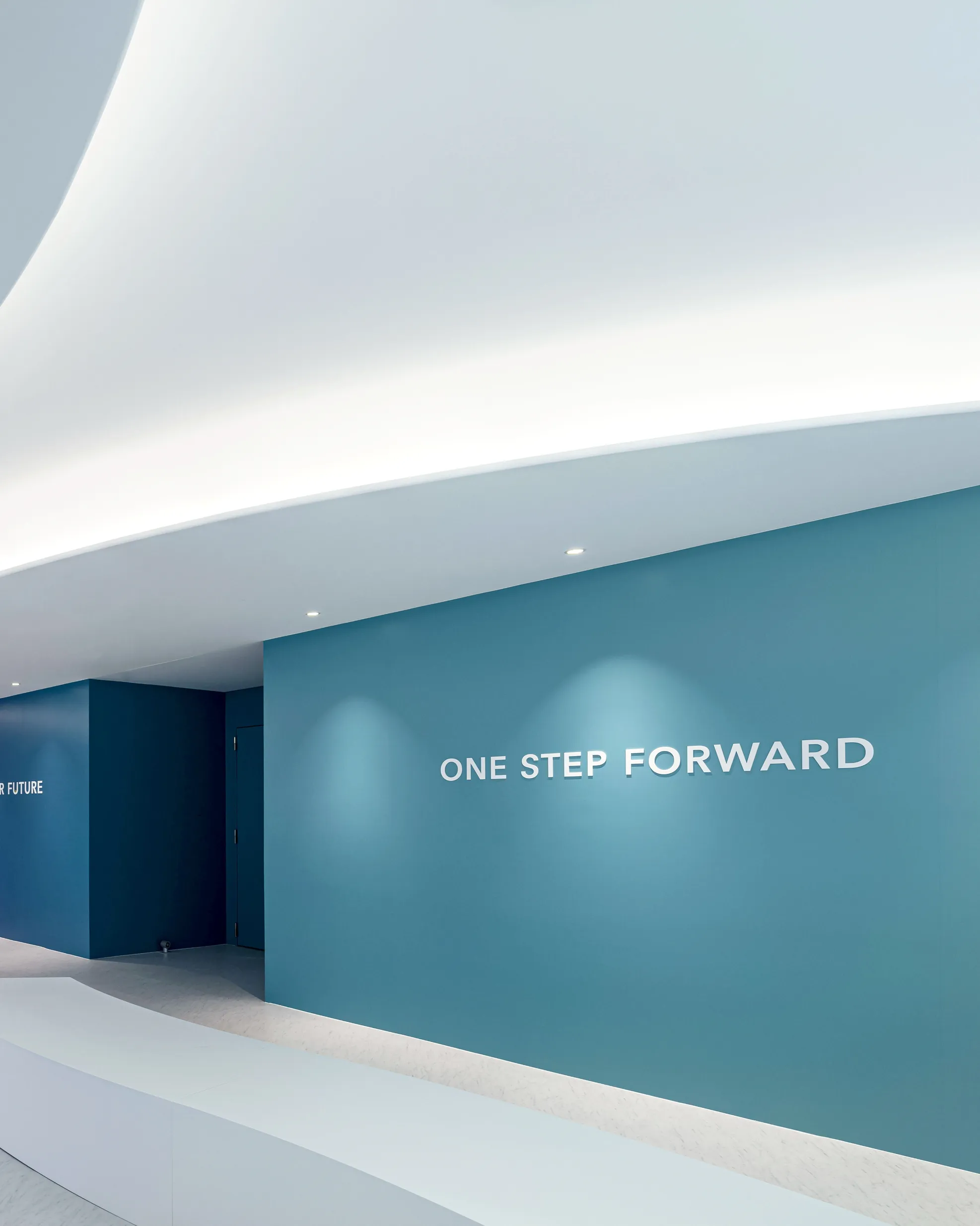 代表取締役社長CEO 澤田 貴司と代表取締役CXO裙本 理人